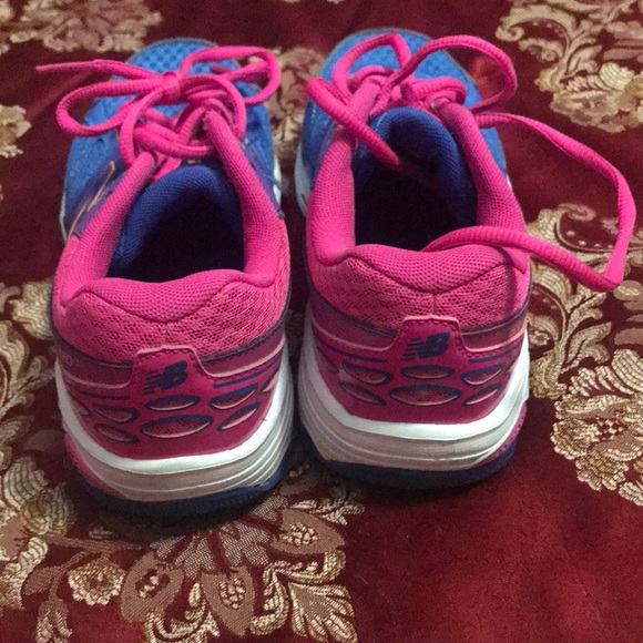 New Balance Girls Tennis Shoes EUC - Picture 3 of 4